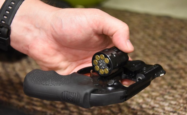 Un Américain blessé par son arme cachée dans le four de sa cuisine