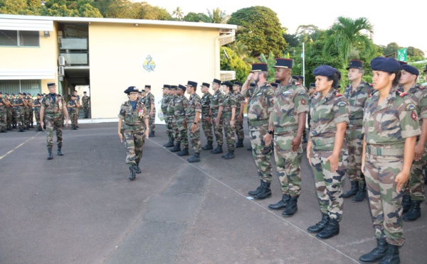 Présentation au drapeau des volontaires du RSMA