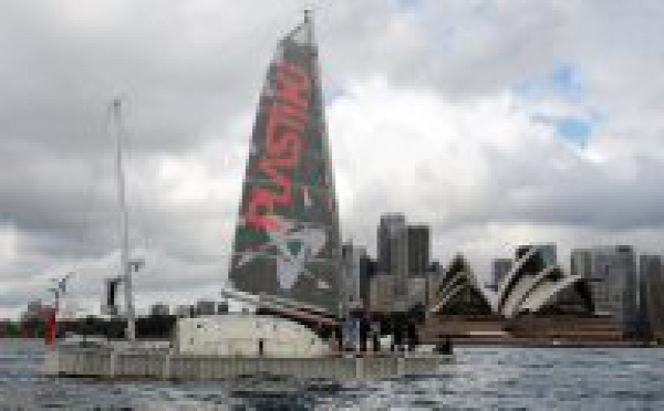 Traversée du Pacifique : le « Plastiki » touche Sydney