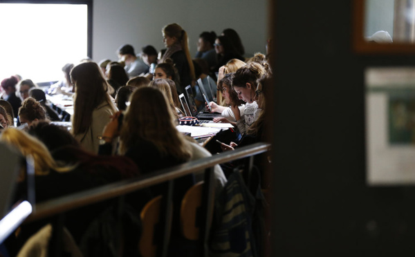 Interdiction du portable à l'école: pas un big bang mais utile, selon les chefs d'établissement