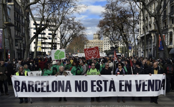 Tension dans les rues de la Catalogne, tourmentée par l'indépendance