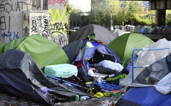 Plus d'un millier de migrants évacués à Paris sur le campement du "Millénaire"
