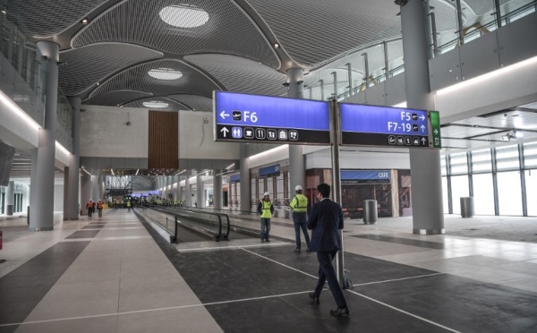 Turquie: Chute mortelle dans un aéroport d'un Britannique expulsé d'un avion