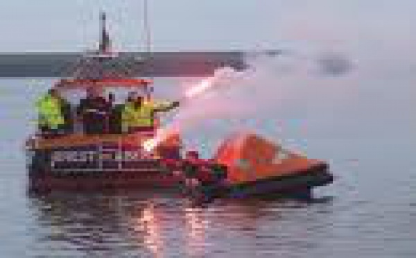 LES FUSÉES ROUGES NE SONT PAS DES FEUX D’ARTIFICE