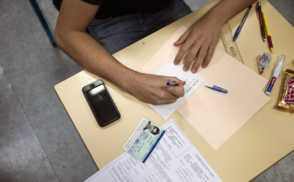 Portable à l'école: "signal" ou loi "cosmétique", l'interdiction votée à l'Assemblée