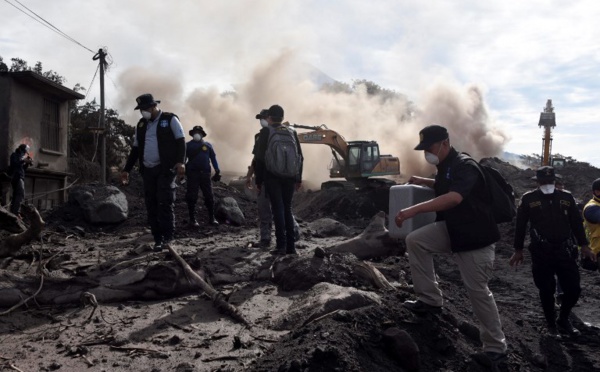 Guatemala: recherches suspendues pour raisons de sécurité autour du Volcan de Feu