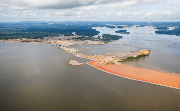 Enterré 7 heures, un nouveau-né brésilien survit