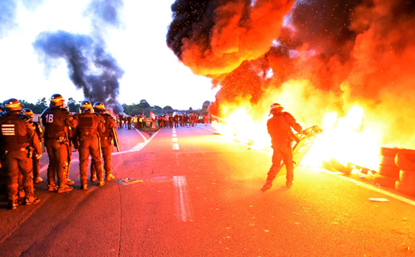 Les agriculteurs démarrent le blocage de raffineries et dépôts de carburants