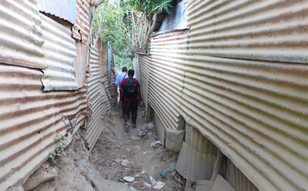 Avec plus de 1.400 séismes en un mois, la population de Mayotte vit dans l'angoisse