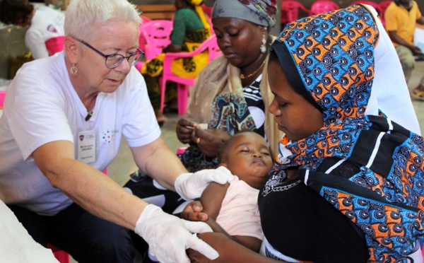 A Mayotte, les enfants se font vacciner à la bibliothèque