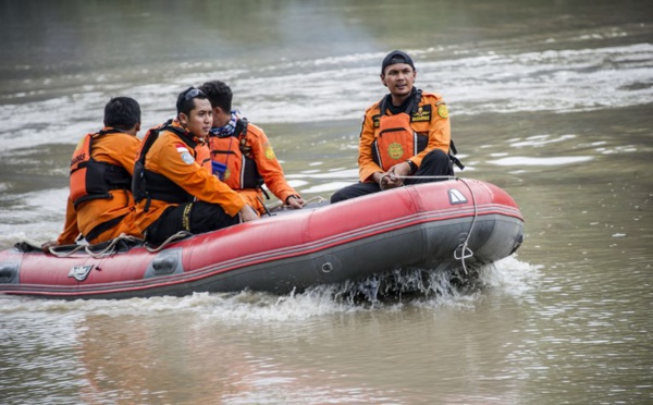 Indonésie: un navire chavire, un mort et des dizaines de disparus