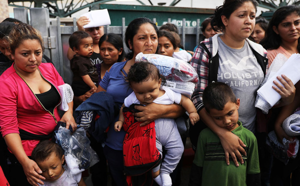 Trump toujours ferme sur l'immigration, 2.000 enfants restent séparés de leurs parents