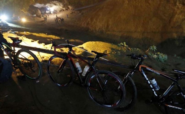 Thaïlande: toujours aucune nouvelle des 12 enfants piégés dans une grotte