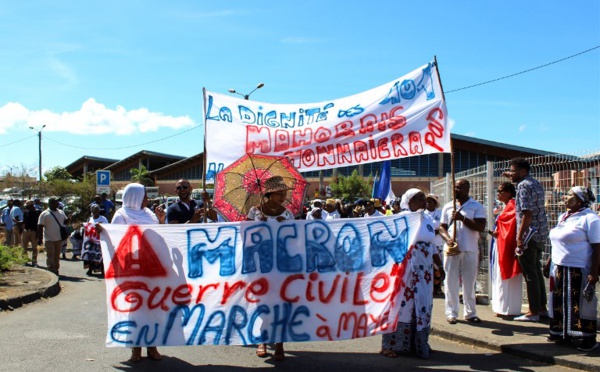 Mayotte: Macron "soutient" un projet de limitation du droit du sol