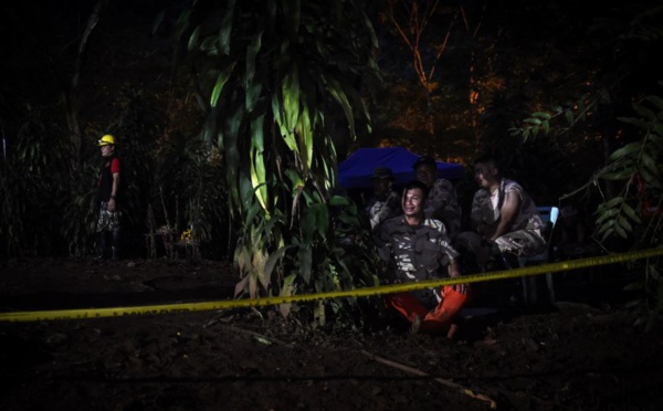 Un plongeur thaïlandais meurt en tentant de sauver les enfants prisonniers d'une grotte