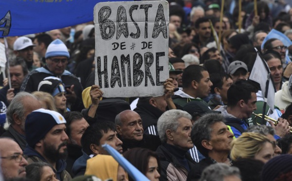 Argentine: des dizaines de milliers de personnes manifestent contre la rigueur et le FMI