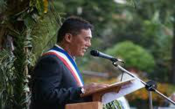 Edouard Fritch rencontre le conseil municipal de Hiva Oa