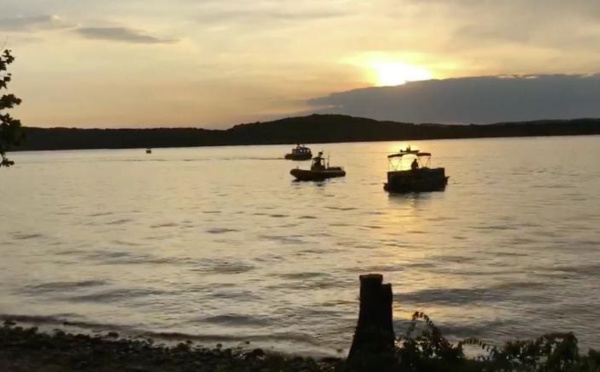 Etats-Unis: un naufrage fait au moins 11 morts sur un lac du Missouri