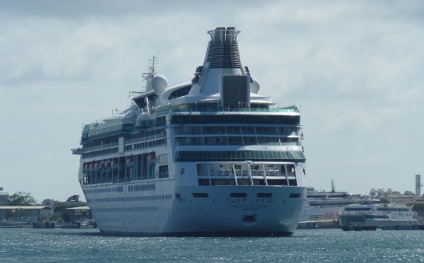 Le “SAPPHIRE PRINCESS“ et le “CLIPER ODYSSEY“ dans les eaux polynésiennes...