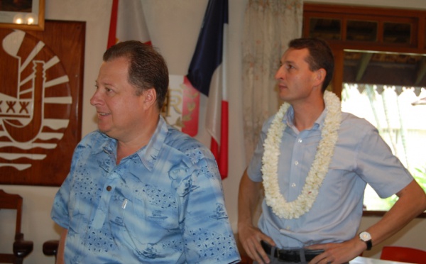 Papara: Bruno Sandras reçoit M. Alexandre Rochatte
