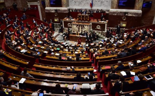 Benalla: Macron cible des motions de censure, Philippe promet de "ne pas ralentir" les réformes