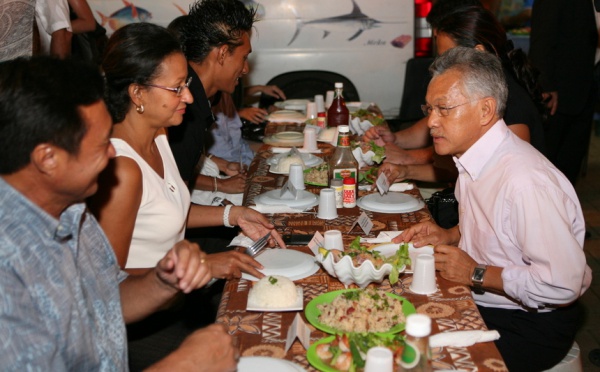 Marie-Luce Penchard: Dîner aux roulottes