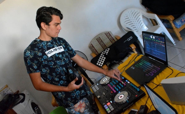 Le DJ tahitien HRH fait un tube sur Internet
