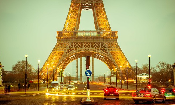 La tour Eiffel rouverte aux touristes après une grève