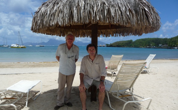 François Morel et Olivier Saladin...bons baisers de Tahiti