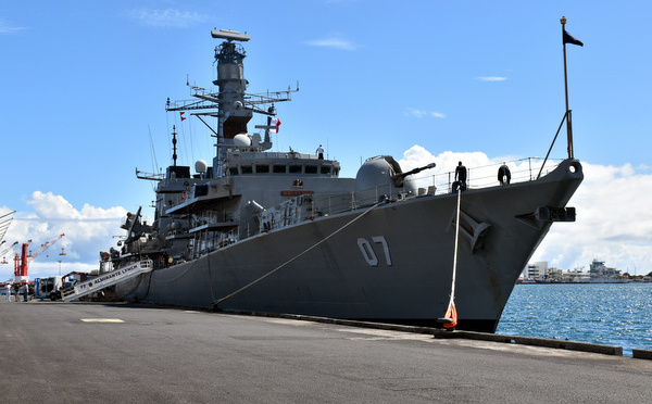Le Navire chilien Almirante Lynch fait escale à Papeete