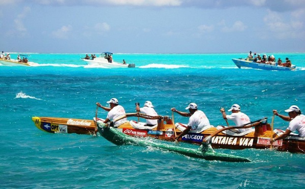 Hawaiki Nui Va'a 2010, c'est parti!  pesée des Va'a et cérémonie d'ouverture.