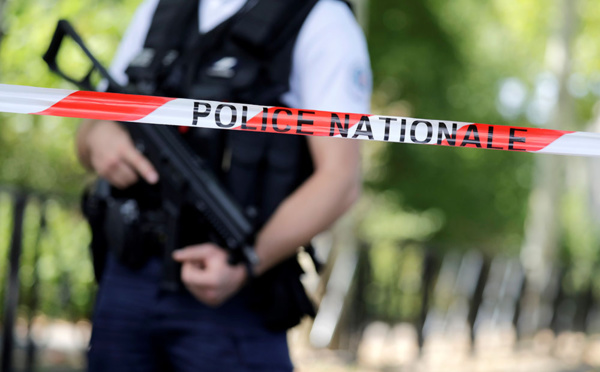 Trappes: un "déséquilibré" abattu après avoir tué deux membres de sa famille, l'EI revendique