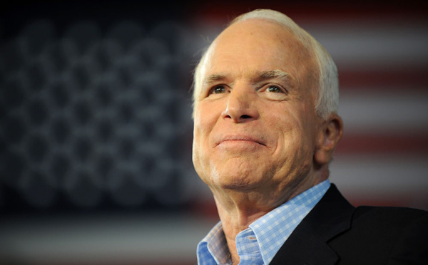 Héros de guerre et figure politique, le sénateur John McCain est mort