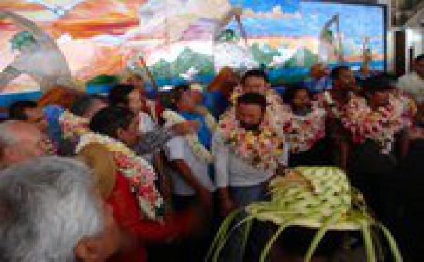 Des  marins accueillis en vrais « héros »