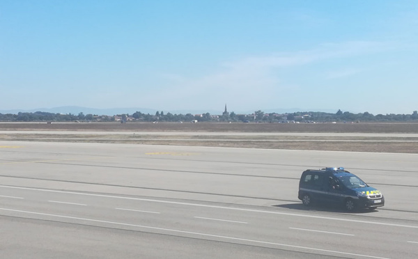 Intrusion spectaculaire sur les pistes de l'aéroport de Lyon
