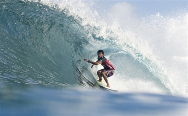 Succès historique du Français Jérémy Florès sur la vague de Pipeline à Hawaï