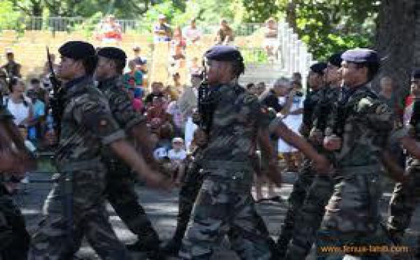 Les armées vont supprimer 1.000 postes en Polynésie française