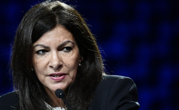 Hidalgo sort un livre sur l'environnement et promet de "gagner"