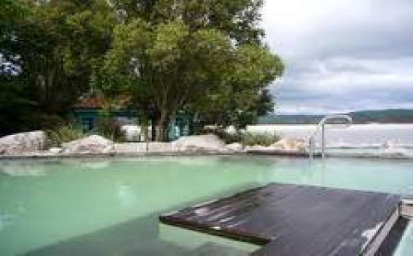 Un enfant ébouillanté dans une piscine chaude