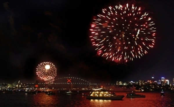 Avec le célèbre feu d'artifice de Sydney, le monde commence à fêter 2011