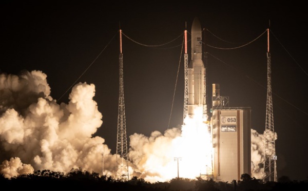 Ariane assure avec succès son centième vol