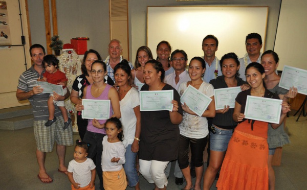 Remise des Diplômes d'Etat d'infirmier aux 17 lauréats de la session octobre et novembre 2010