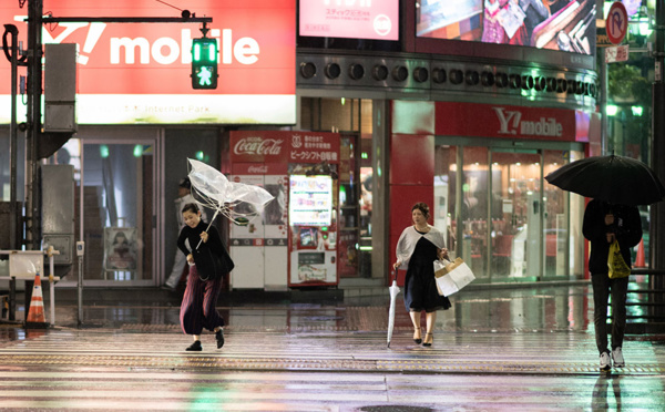 Japon: le typhon Trami laisse au moins deux morts et une centaine de blessés