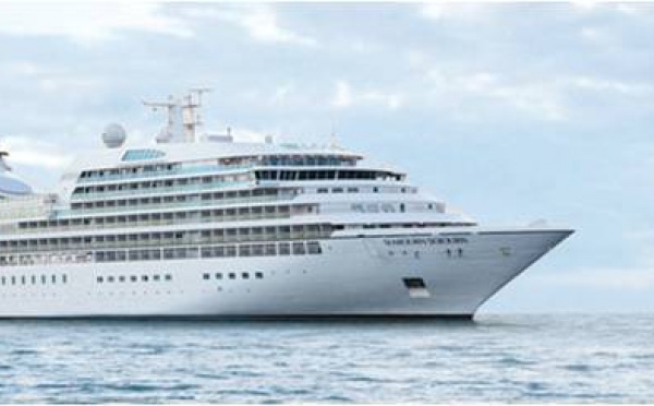 LE PAQUEBOT “SEABOURN” DE PASSAGE DANS LES EAUX POLYNESIENNES