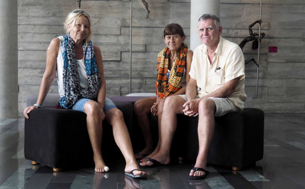 "On s'est cramponnés à un arbre", raconte un Français survivant du tsunami des Célèbes