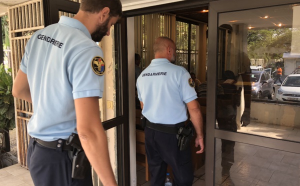A 18 ans, il vole à plusieurs reprises des touristes à Papara