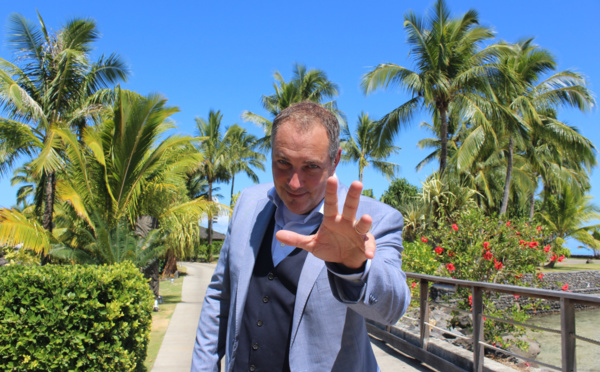 Messmer, "l'ambassadeur" de l'hypnose sur scène à To'ata