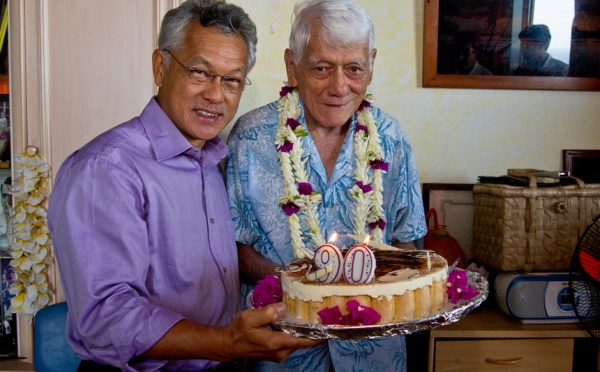 Gaston Tong Sang: Visite à M. Jean-Baptiste Ceran-Jerusalemy pour ses 90 ans