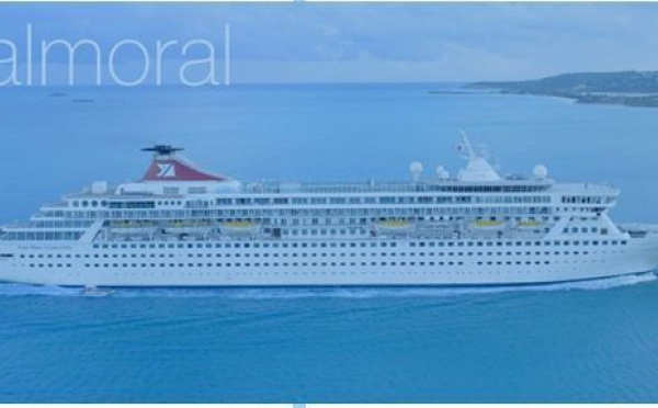 Deux paquebots de passage dans les eaux Polynésiennes