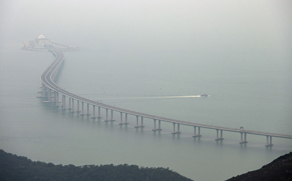 De Hong Kong à Macao sur le plus long pont maritime au monde